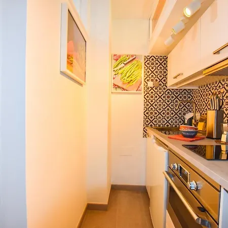 Book Jet - Casa Adam