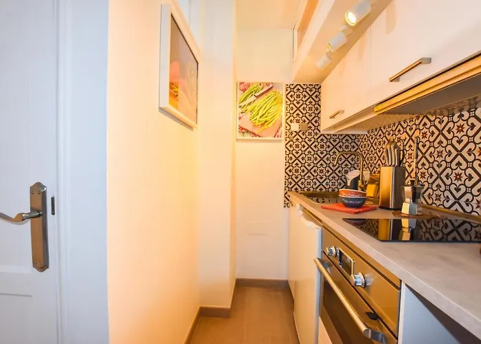 Book Jet - Casa Adam